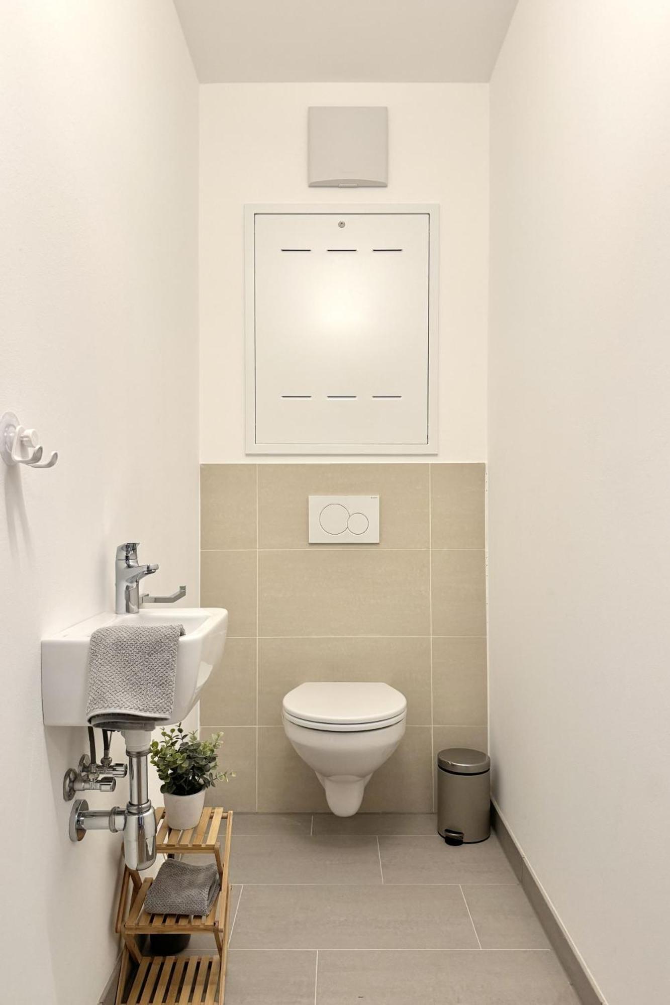 Modernes Studio Beim Domplatz Wiener Neustadt Bagian luar foto